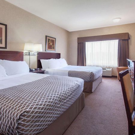 Hotel Ramada By Wyndham Camrose Exteriér fotografie