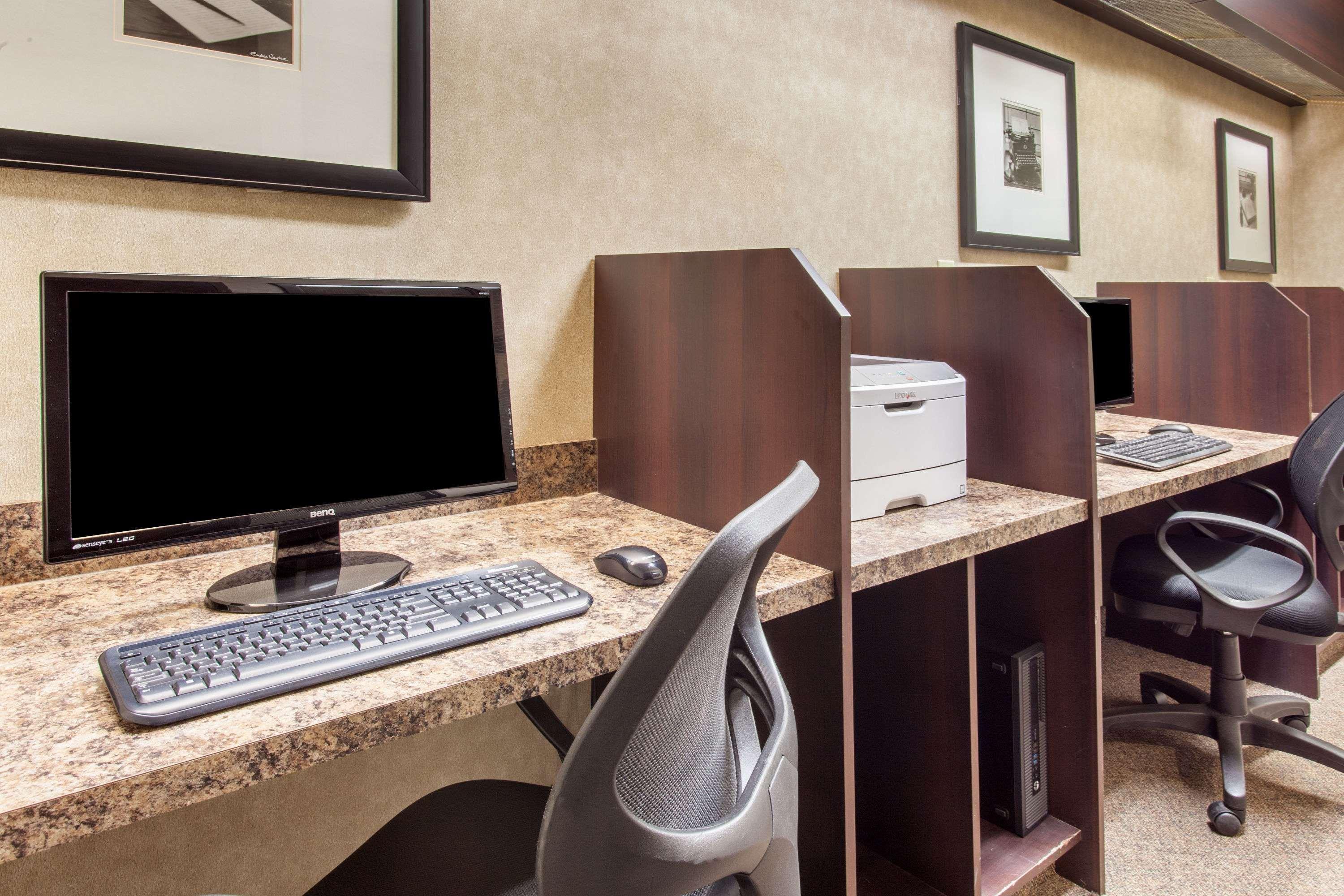 Hotel Ramada By Wyndham Camrose Exteriér fotografie