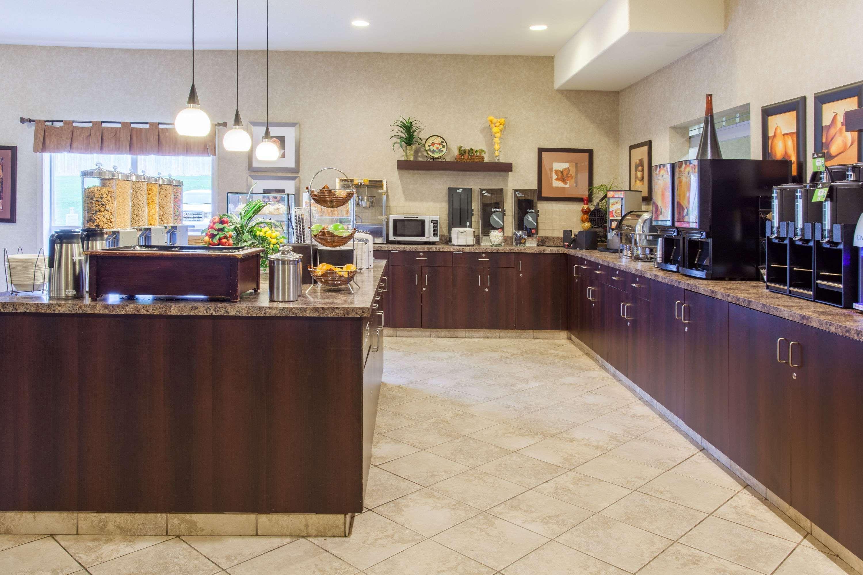 Hotel Ramada By Wyndham Camrose Exteriér fotografie