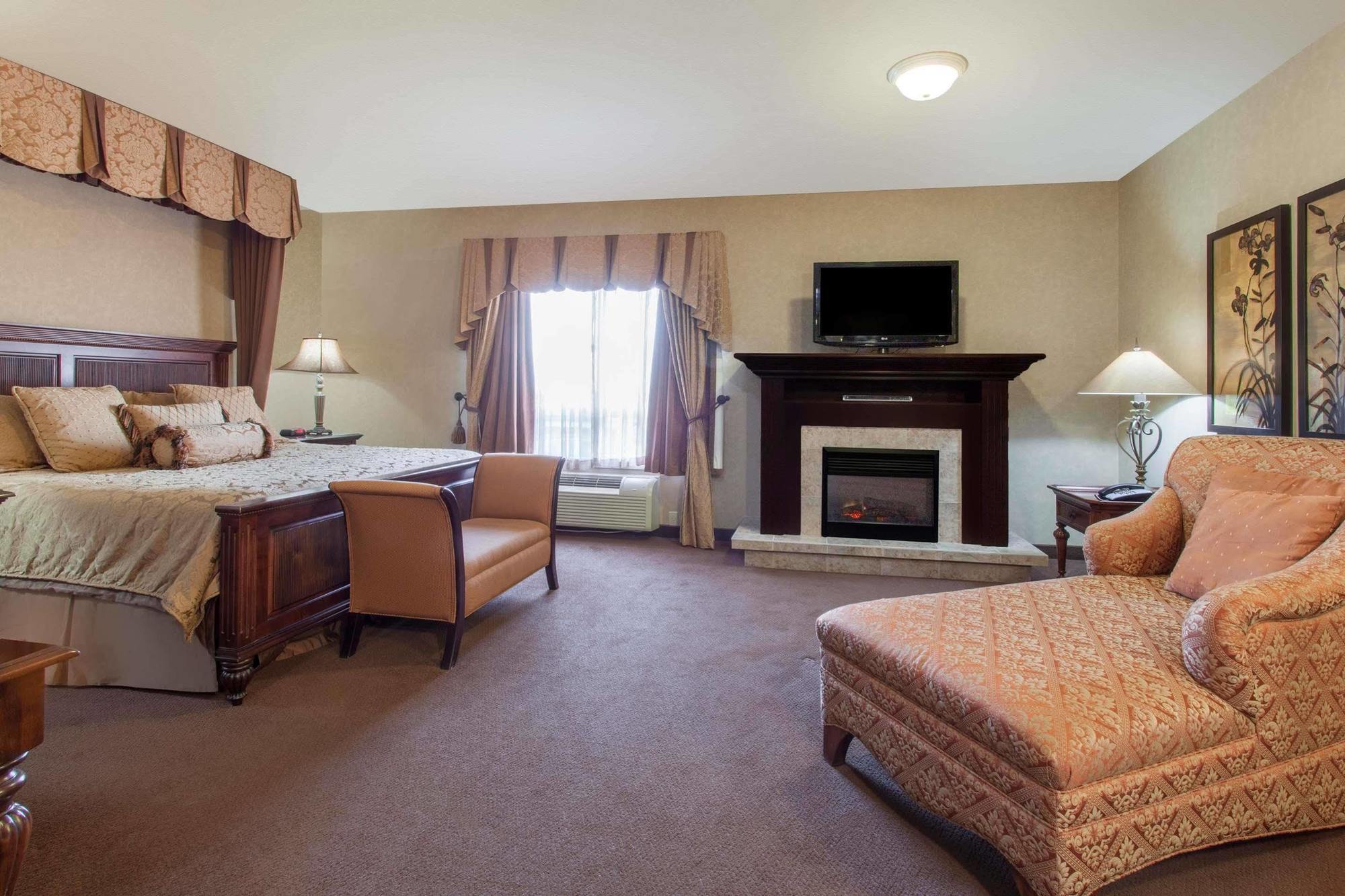Hotel Ramada By Wyndham Camrose Exteriér fotografie