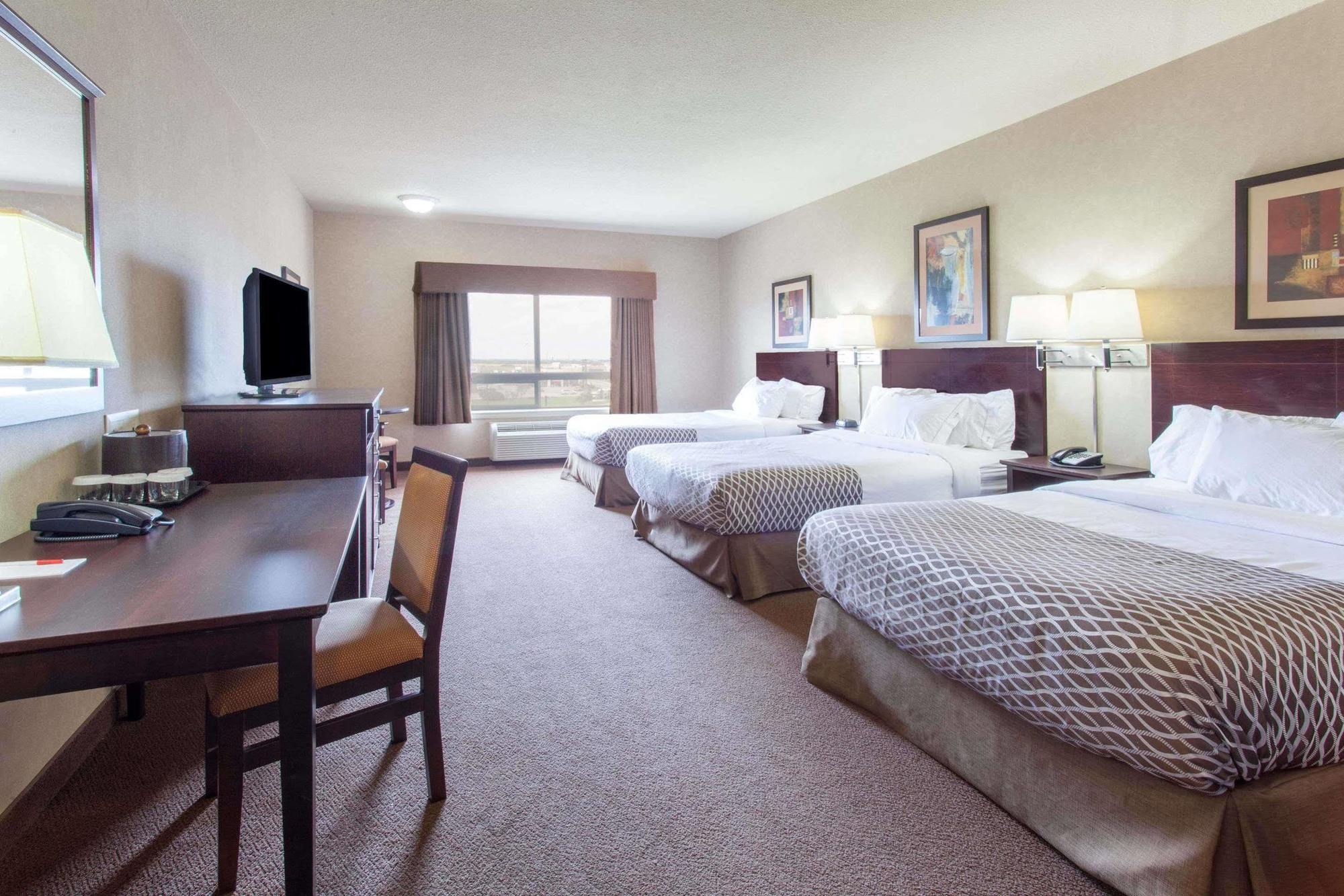 Hotel Ramada By Wyndham Camrose Exteriér fotografie