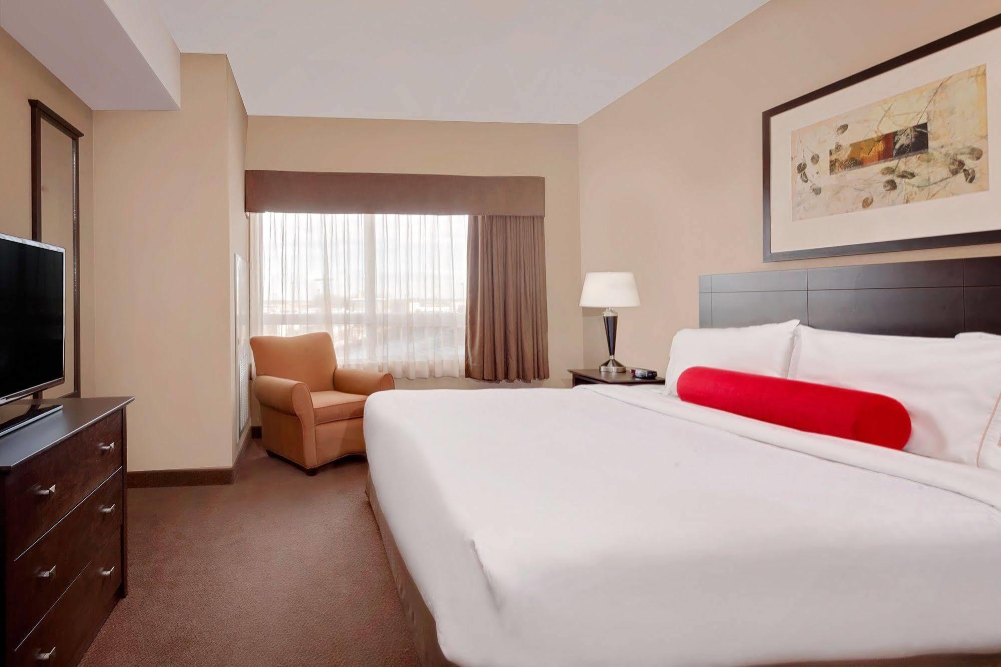 Hotel Ramada By Wyndham Camrose Exteriér fotografie